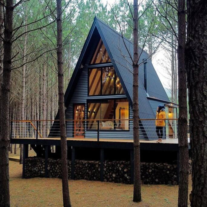 Alameda Black Chalet